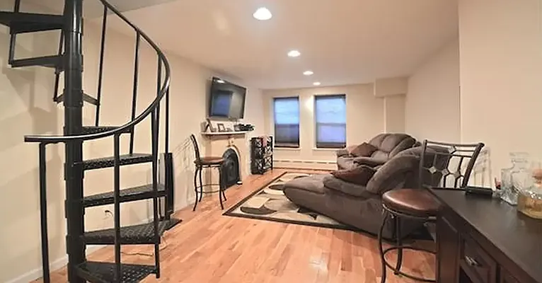 Rented by REAL New York | media 19