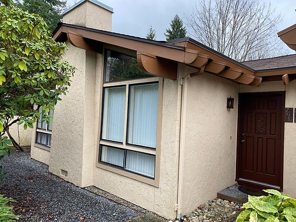 Front entrance and yard.