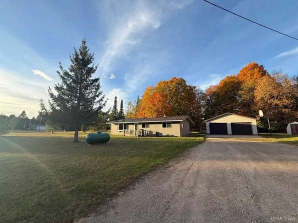 E3712 26th Rd, Chatham, MI 49816