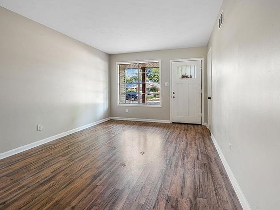 3rd image of 3303 Creighton Ave