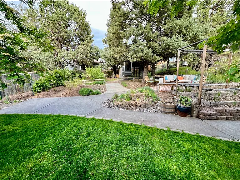 2374 NE Ocker Dr — Photo 9