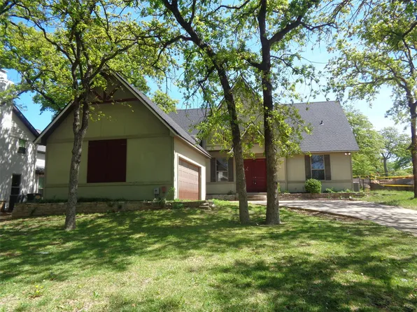 110 Pawnee Trl, Lake Kiowa, TX 76240