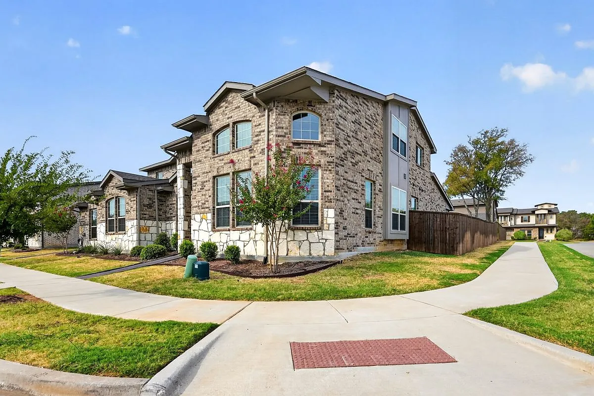 3434 Solana Cir — Photo 1