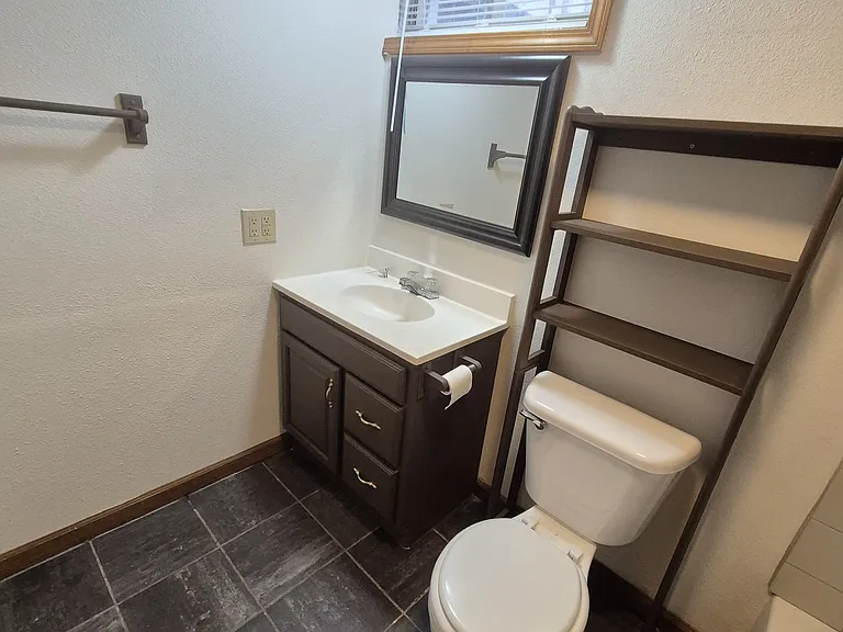 Full Bathroom 2