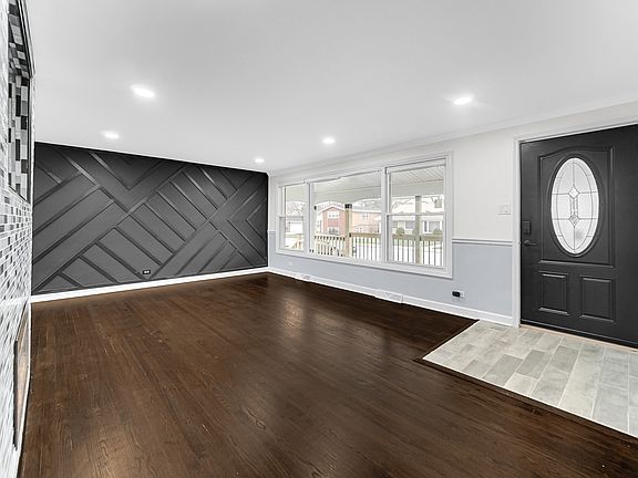 4th image of 15354 Drexel Ave