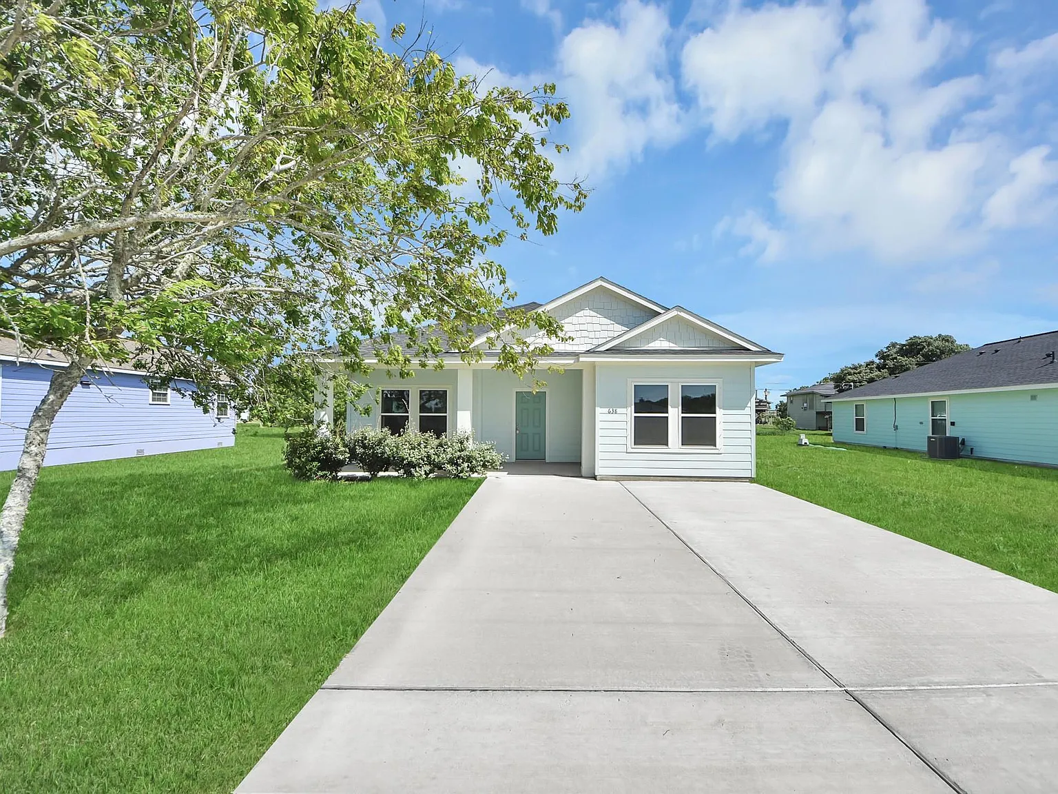 3 bed, 2.0 bath, 1569 sqft, $2,100 — Photo 3