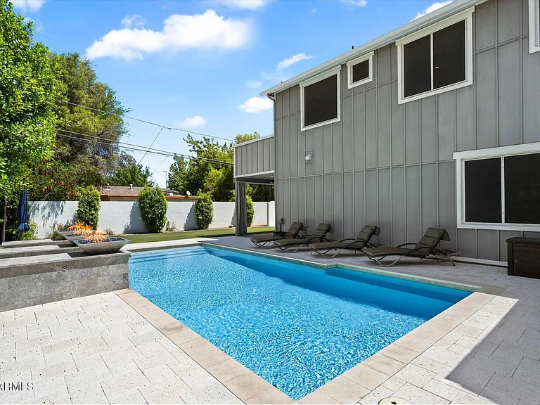 3810 E Devonshire Ave — Photo 29
