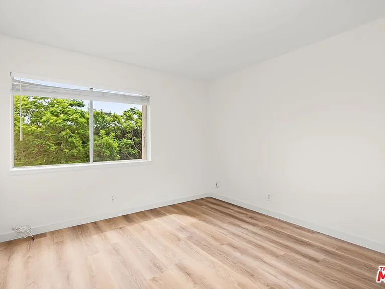1831 Prosser Ave #208 — Photo 13