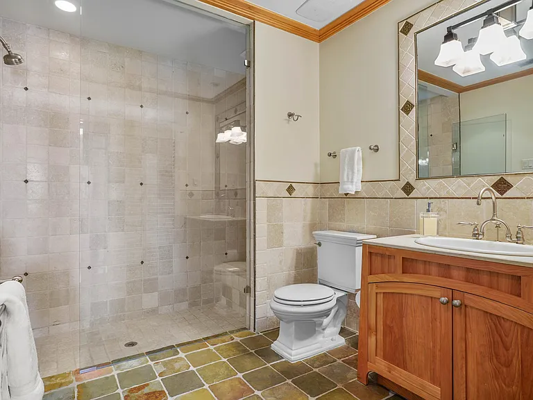 90 Lighthouse Dr — Photo 24