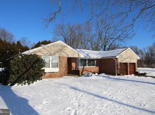 437 Schoolhouse Rd, Middletown, PA 17057