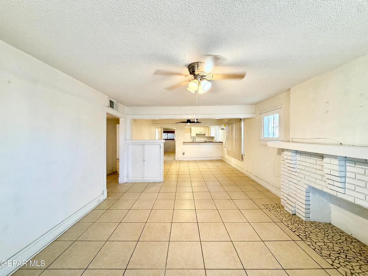 3 bed, 1.0 bath, 1400 sqft, $1,650 — Photo 4