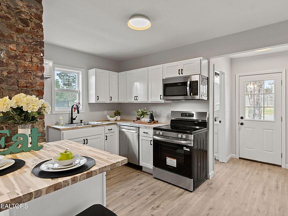 4th image of 411 Forestal Dr