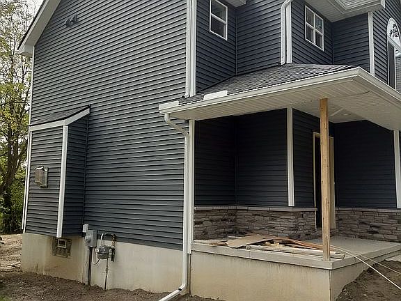 2nd image of 2184 Oaknoll St