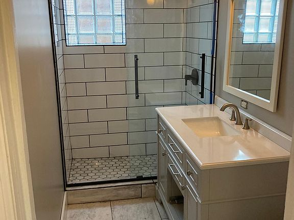 2nd image of 1263 W North Shore Ave #2F