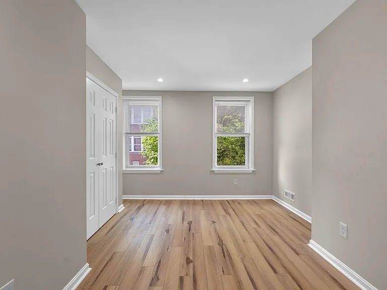 2042 E Fayette St — Photo 5
