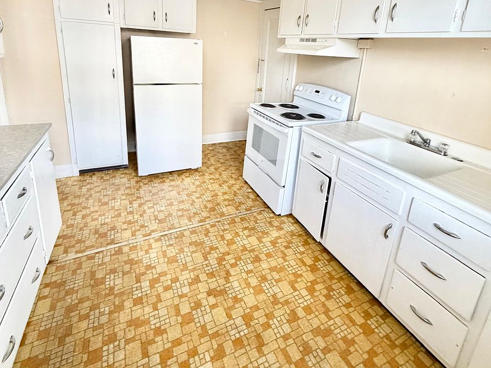 1st image of 305 Main St APT 4