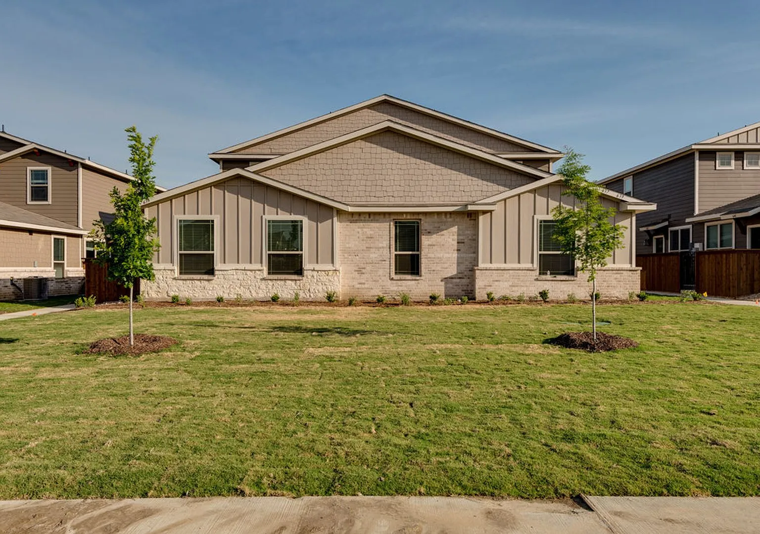 Gorgeous 2 Bedroom Four Plex Located In Midlothian Isd! — Photo 2