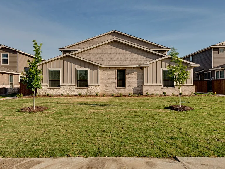 635 Harvest Moon Dr — Photo 2