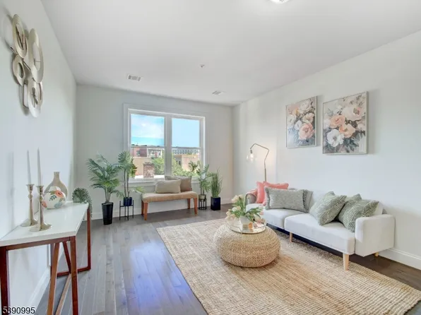 90 Clinton Ave #403, Newark City, NJ 07114