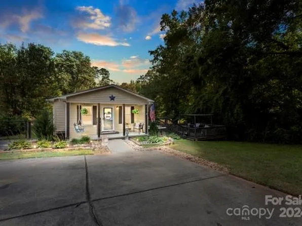 210 Caroline Ave, Lowell, NC 28098