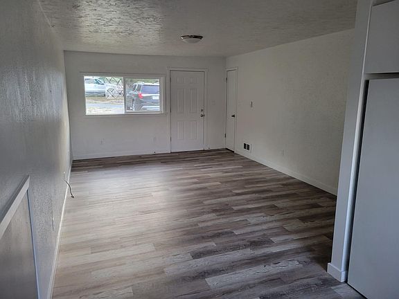 4th image of 1501 Logan St