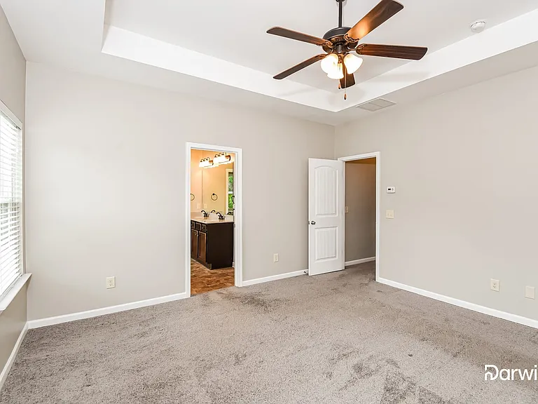 109 Cessna Dr — Photo 7