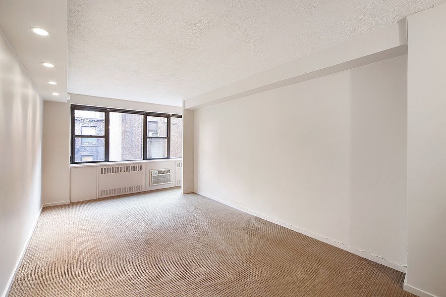 1st image of 110 E 36th St APT 4D