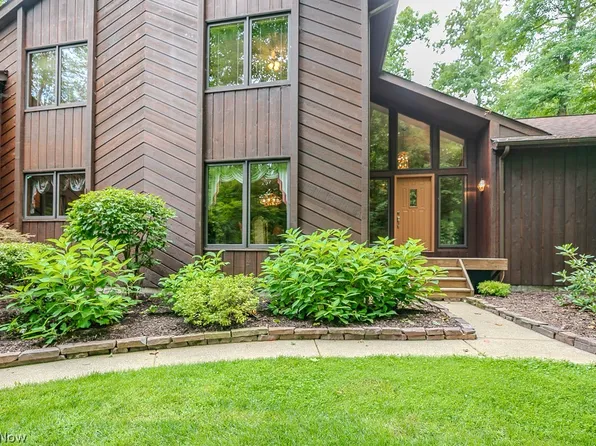 9731 Riverwood Ln, Auburn Township, OH 44023