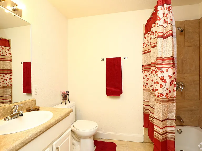 2724 Robinson Dr — Photo 4