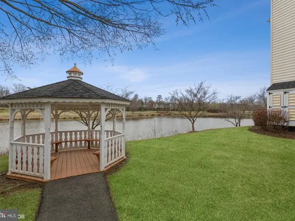 25340 Lake Mist Sq Unit 301, Chantilly, VA 20152