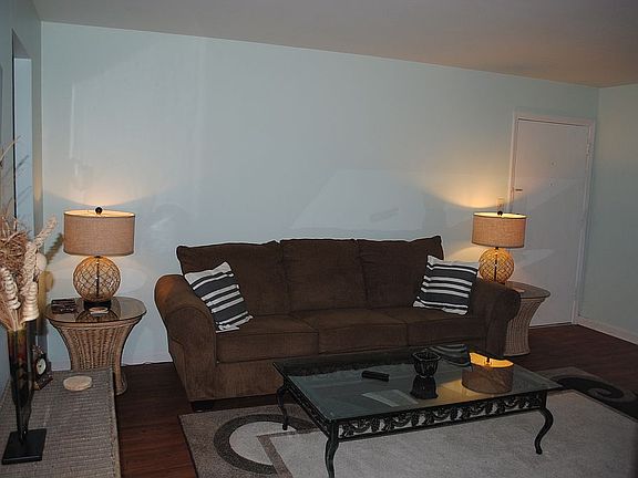 3rd image of 1022A Carriage Dr