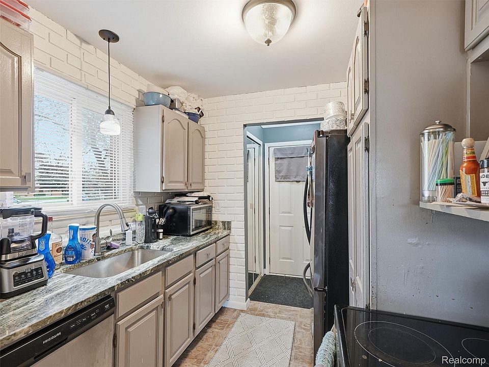 27081 Larkin Dr, photo 5