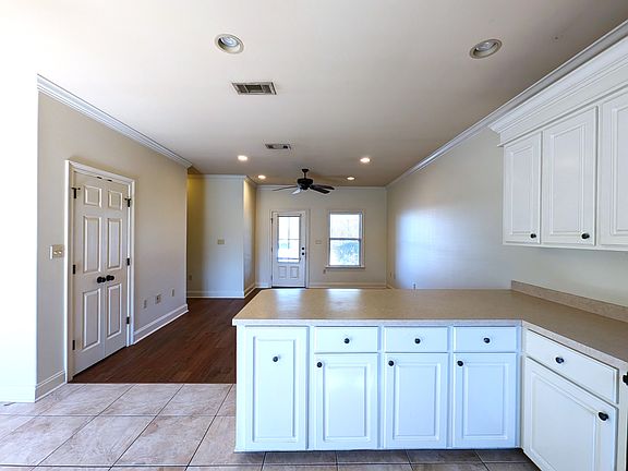5th image of 3604 Essex St #2