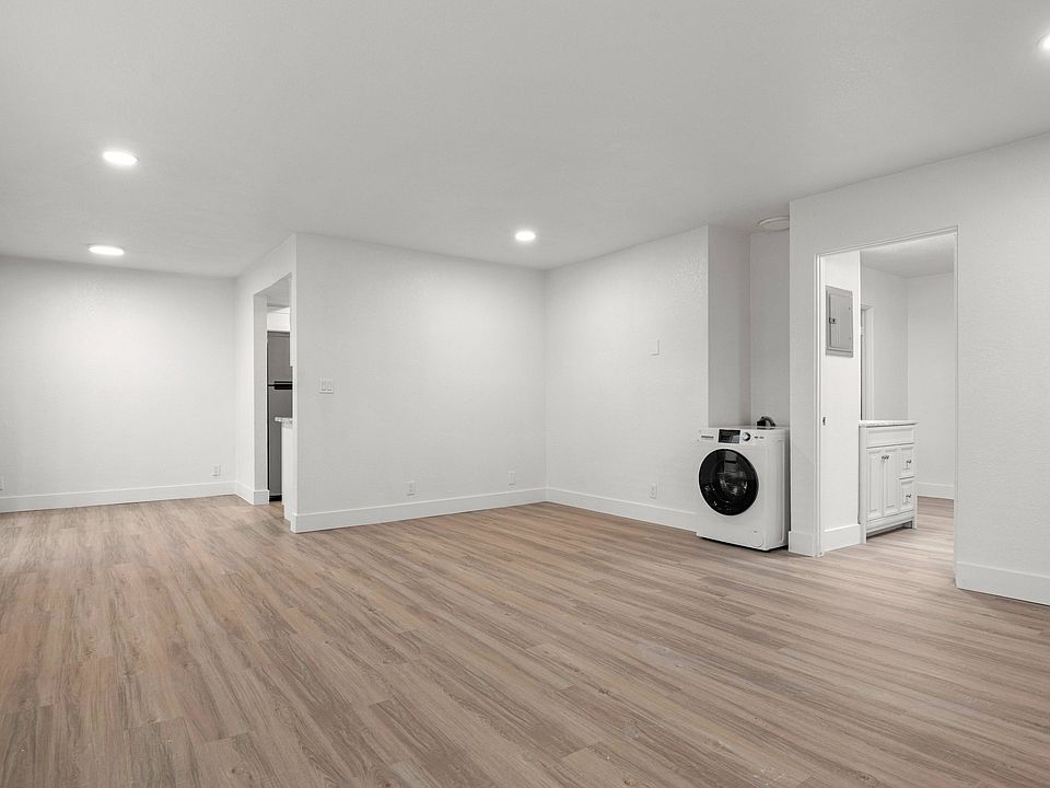 Living Room (1BR)