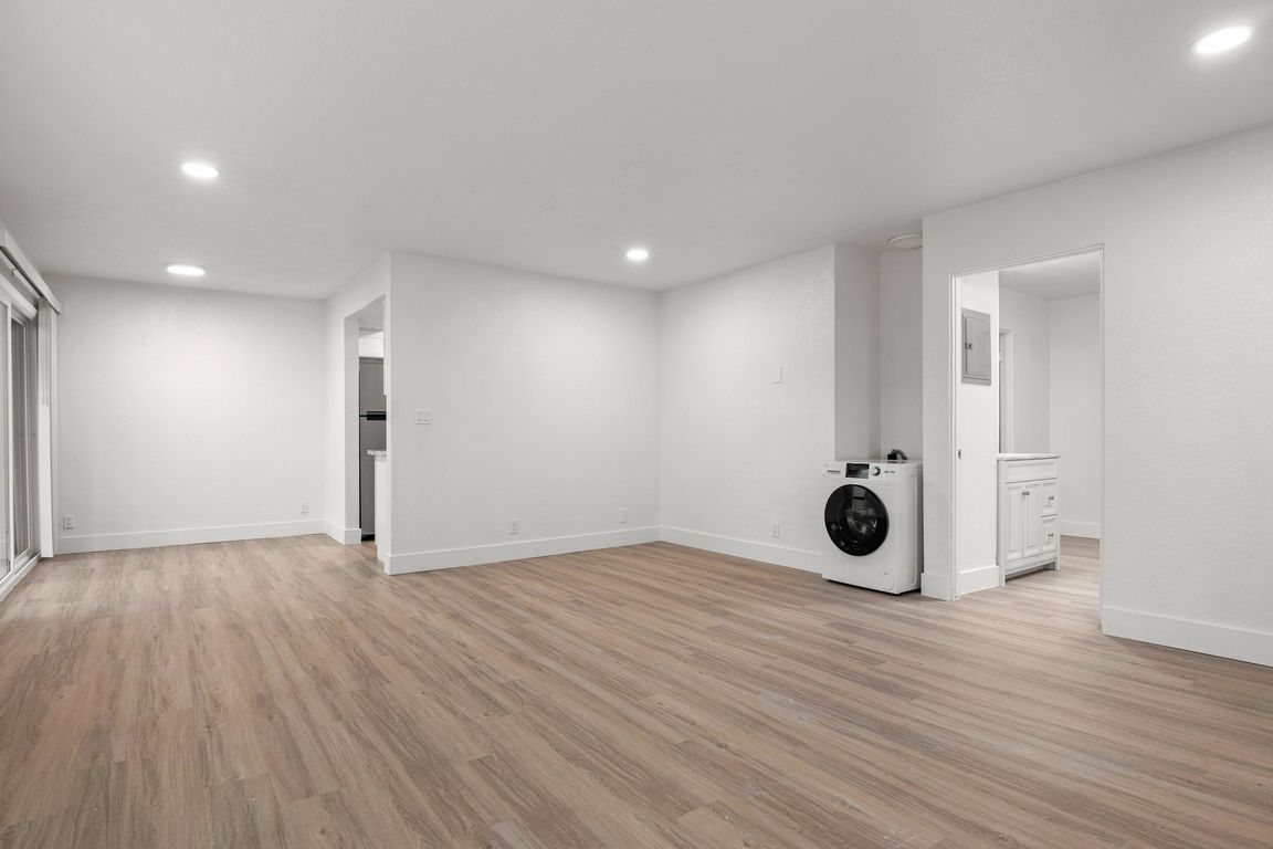 Living Room (1BR)