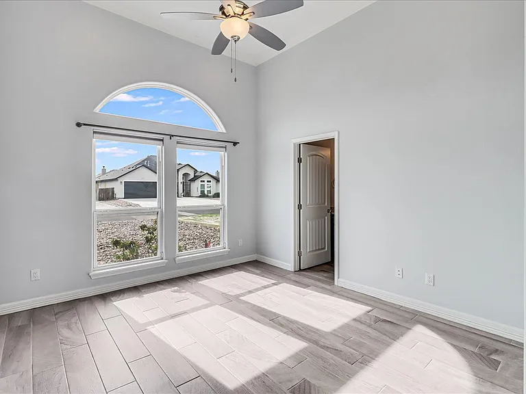 15501 Escapade St — Photo 12