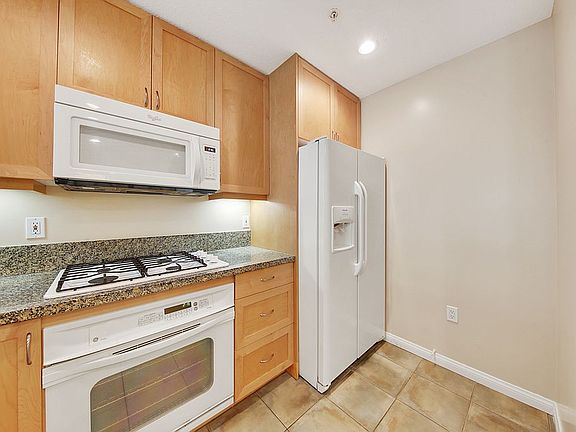 5th image of 850 Beech St Unit 517