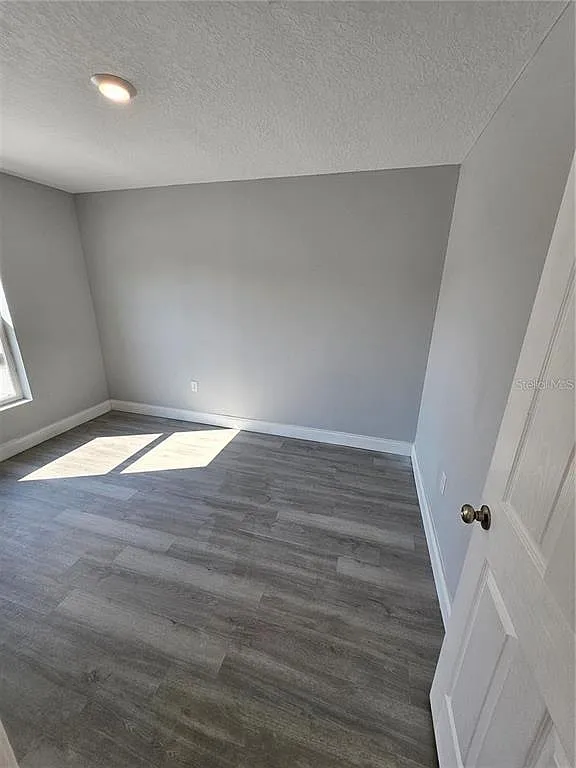 3 bed, 3.0 bath, 1200 sqft, $1,700 — Photo 3