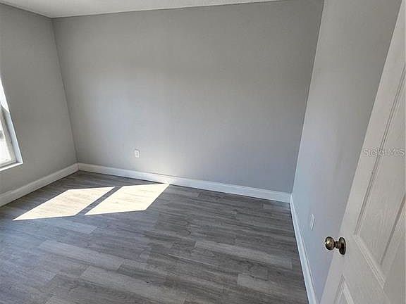 3rd image of 1005 N Tangerine St