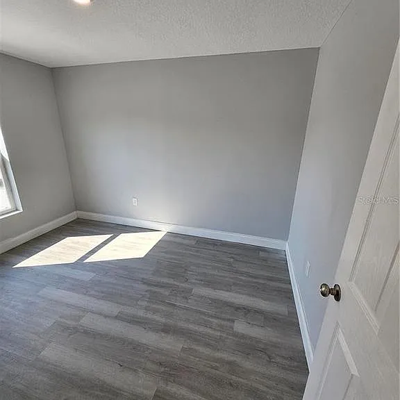 1005 N Tangerine St — Photo 3