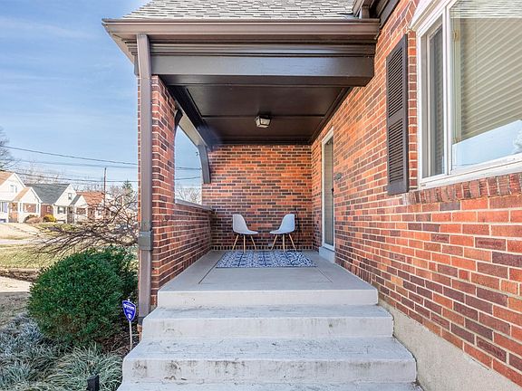 3rd image of 3227 Ashwood Dr