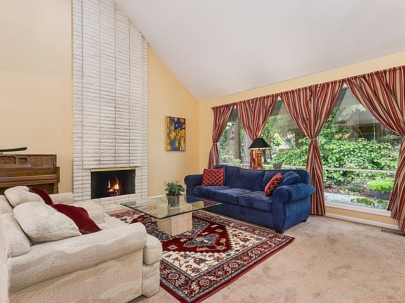 4th image of 3319 Sahalee Dr W
