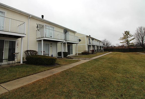 3rd image of 489 Meadow Green Ln