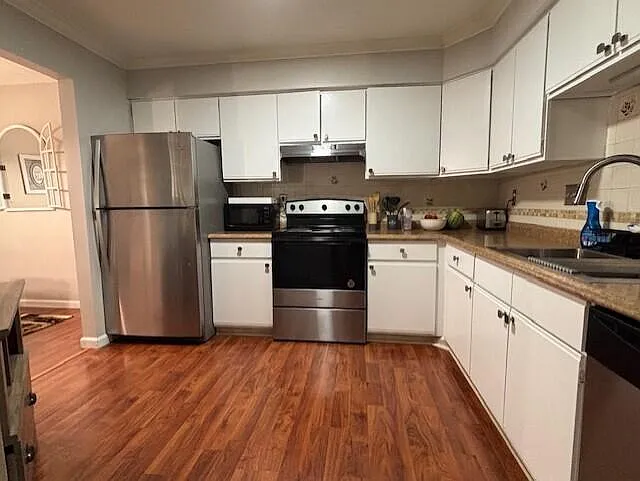 19255 Surrey Ln — Photo 11