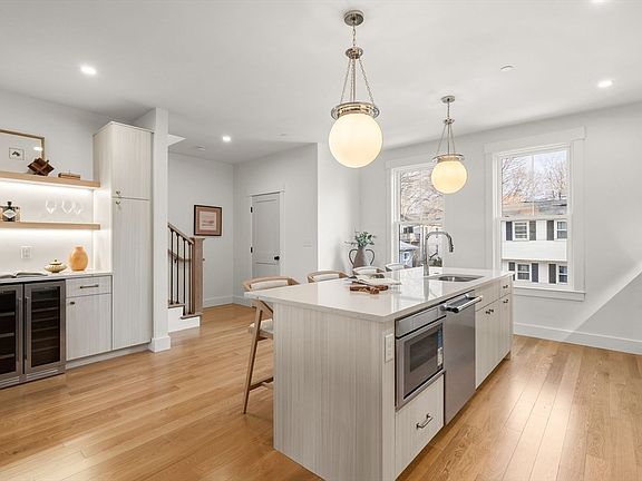 4th image of 6 Dellmore Rd #2