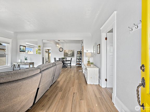 4th image of 211 Calistoga Street E
