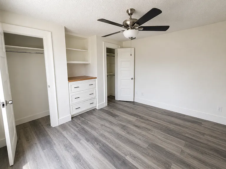 1808 Avenue V — Photo 2