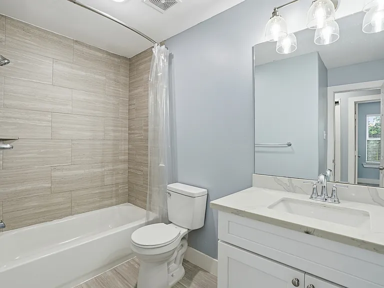 1010 Clinton Park St #B — Photo 10