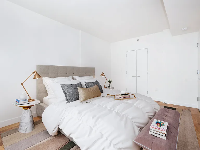 411 35th St #2R — Photo 14
