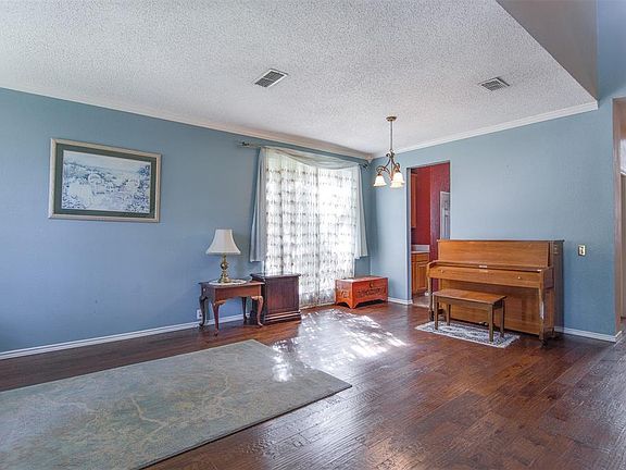 5th image of 504 Briarcrest Dr